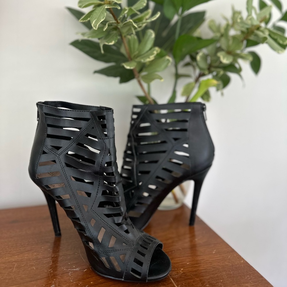 Black, heeled sandal with laser cut detail.